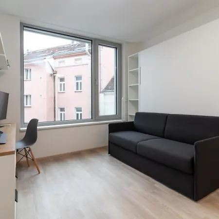 Onsite Free Parking Spot, 1gb Speed Wifi, Ac Apartment