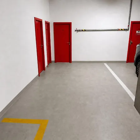 Apartment Onsite Free Parking Spot, 1gb Speed Wifi, Ac *